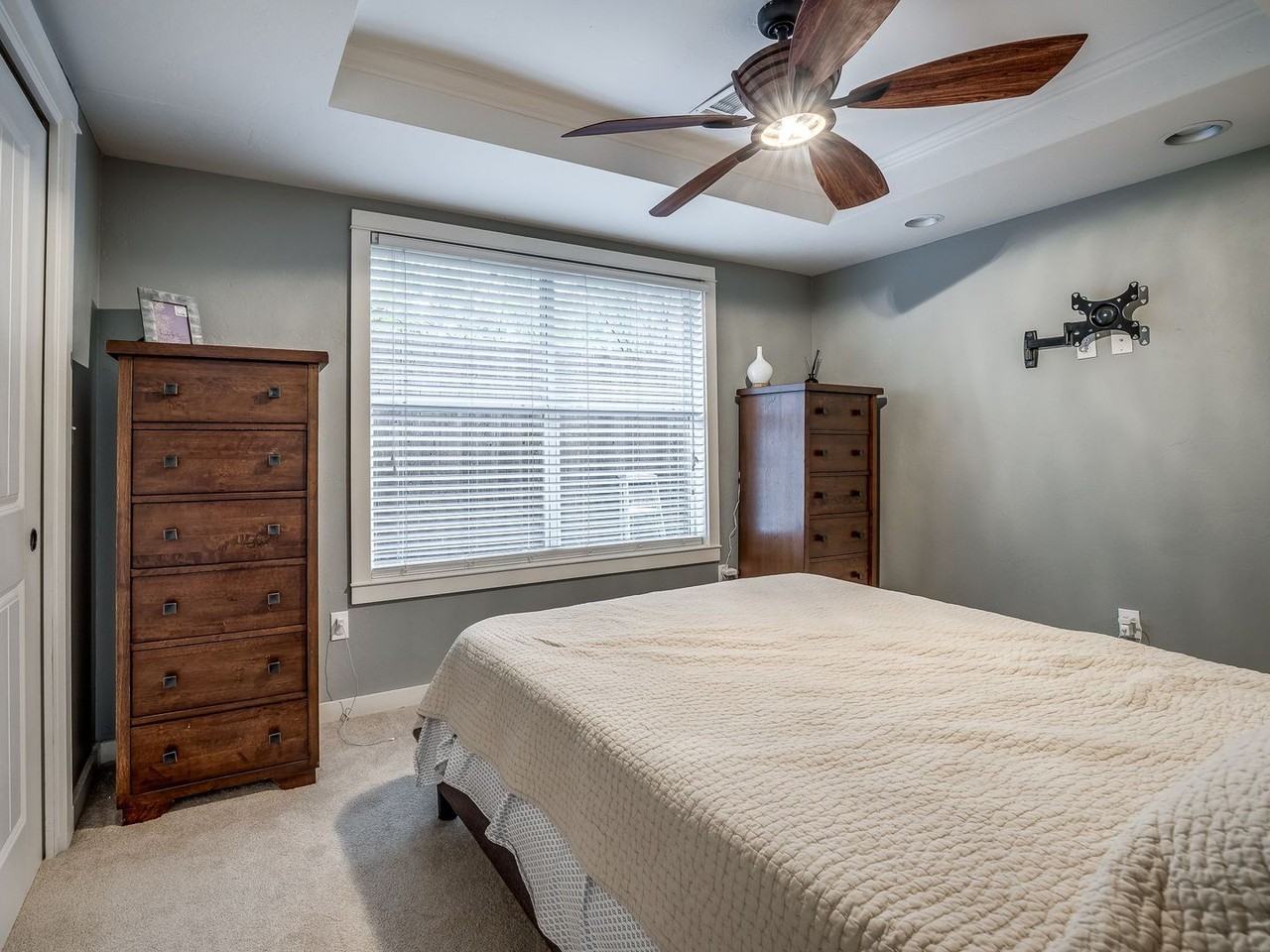 315 College Ave - Photo 5 of 9