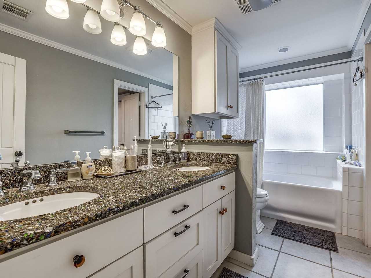 315 College Ave - Photo 6 of 9