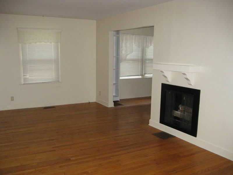 6133 Crittenden Ave - Photo 3 of 7