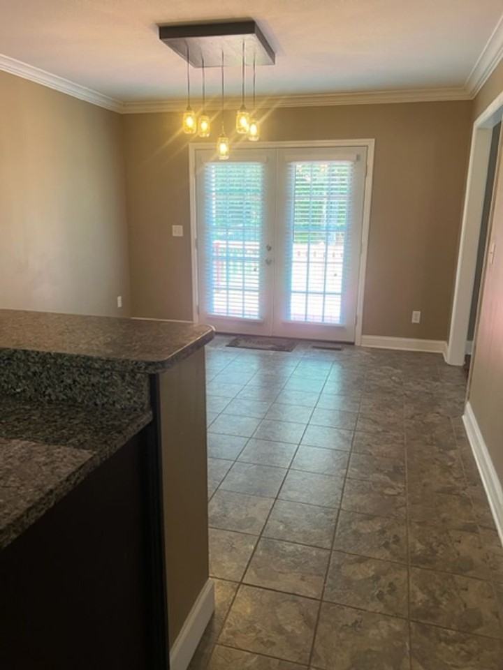 5578 Sarah Dr - Photo 5 of 12