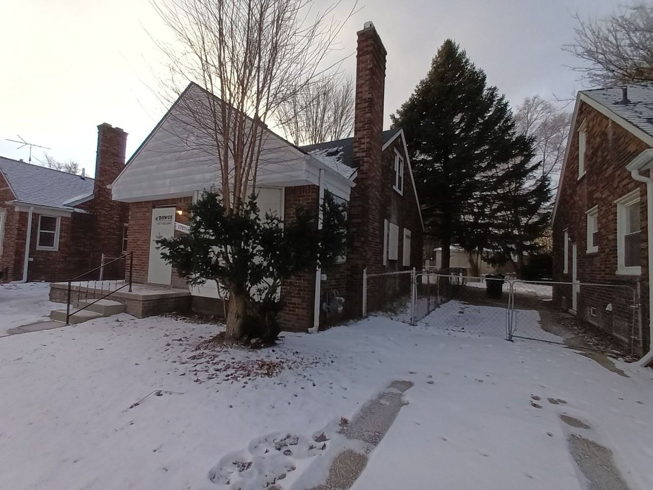 17851 Strasburg St - Photo 3 of 27