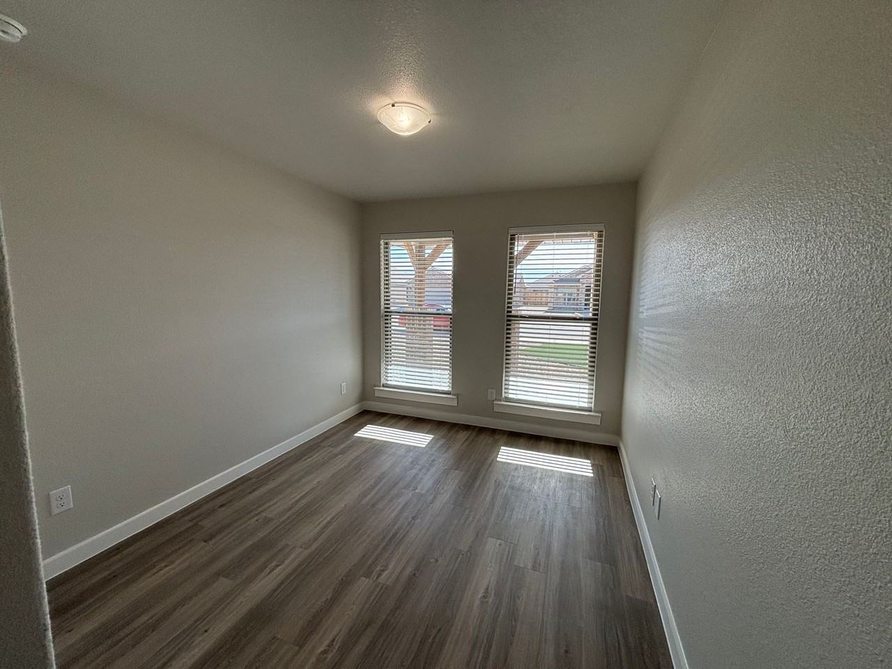 1620 132nd St - Photo 6 of 27