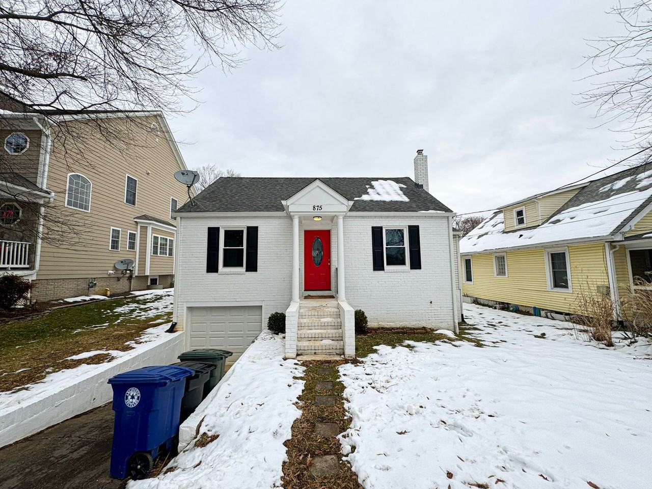 875 N Greenbrier St - Photo 2 of 33