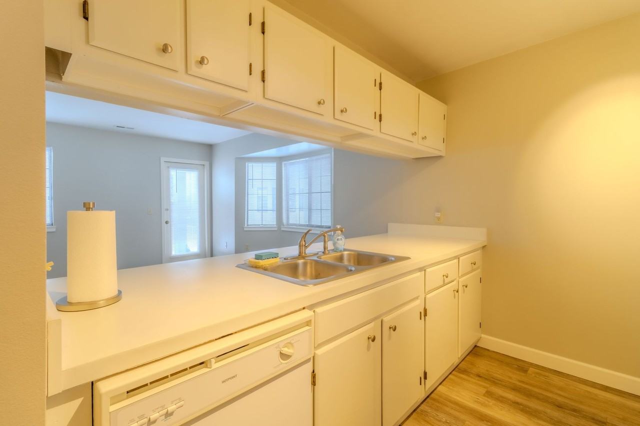 545 Riverine Dr - Photo 6 of 27