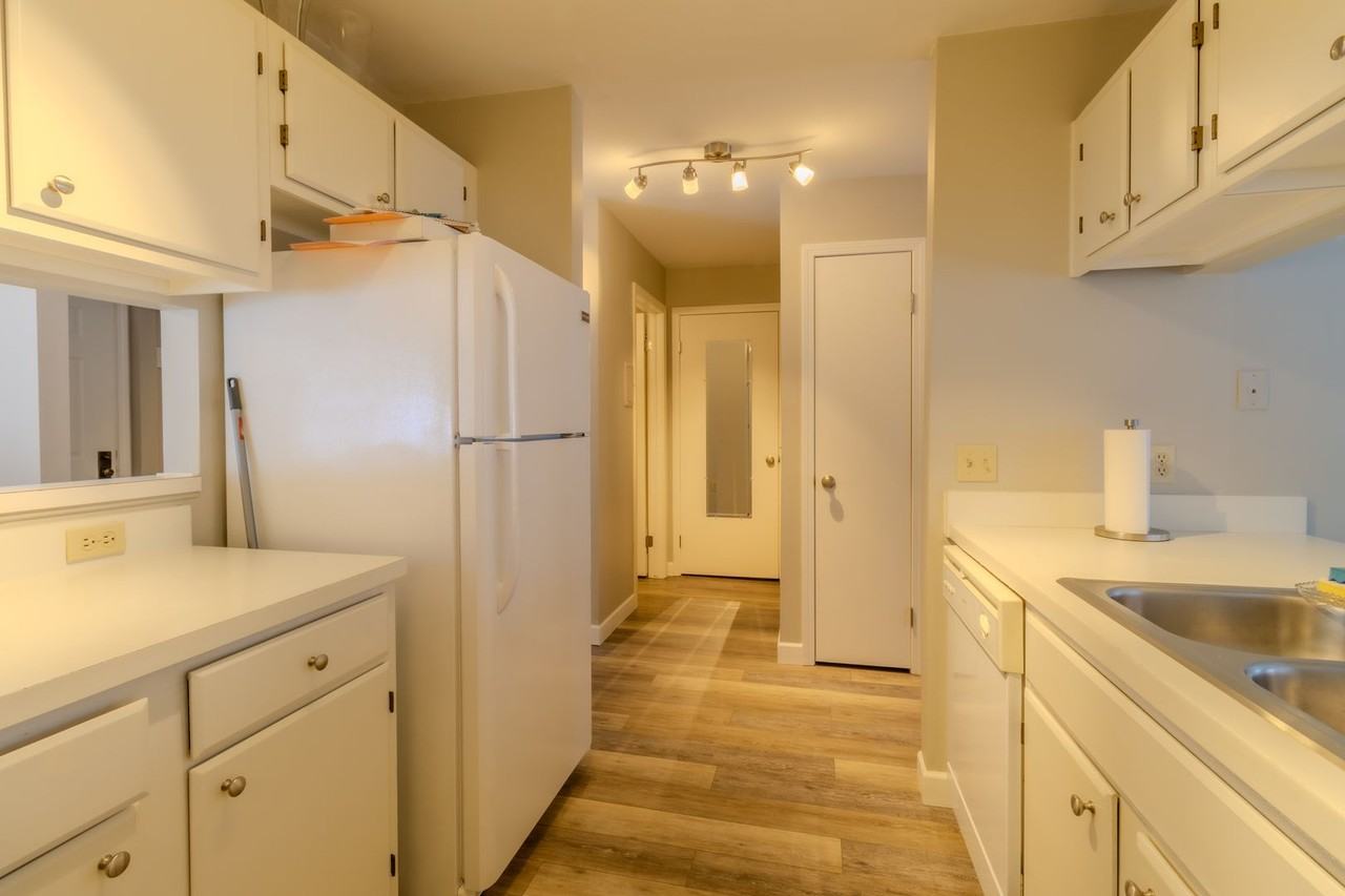 545 Riverine Dr - Photo 7 of 27