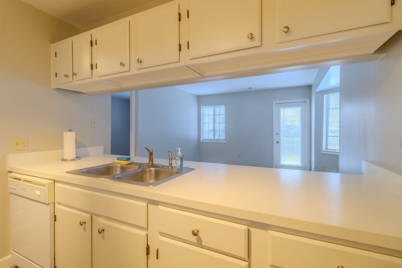 545 Riverine Dr - Photo 5 of 27