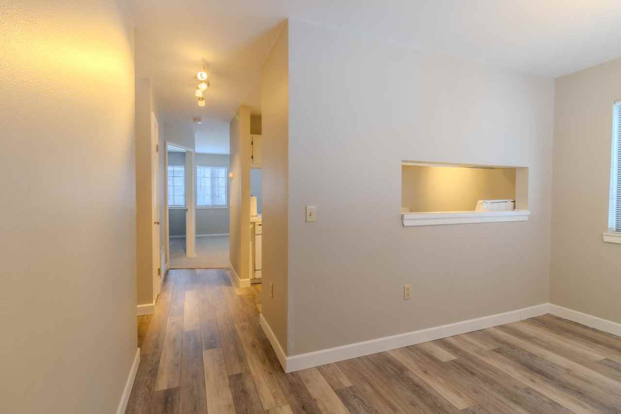 545 Riverine Dr - Photo 4 of 27