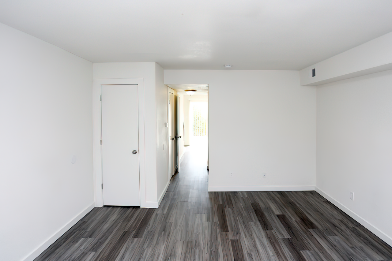 Waterfront Terrace - Photo 5 of 21