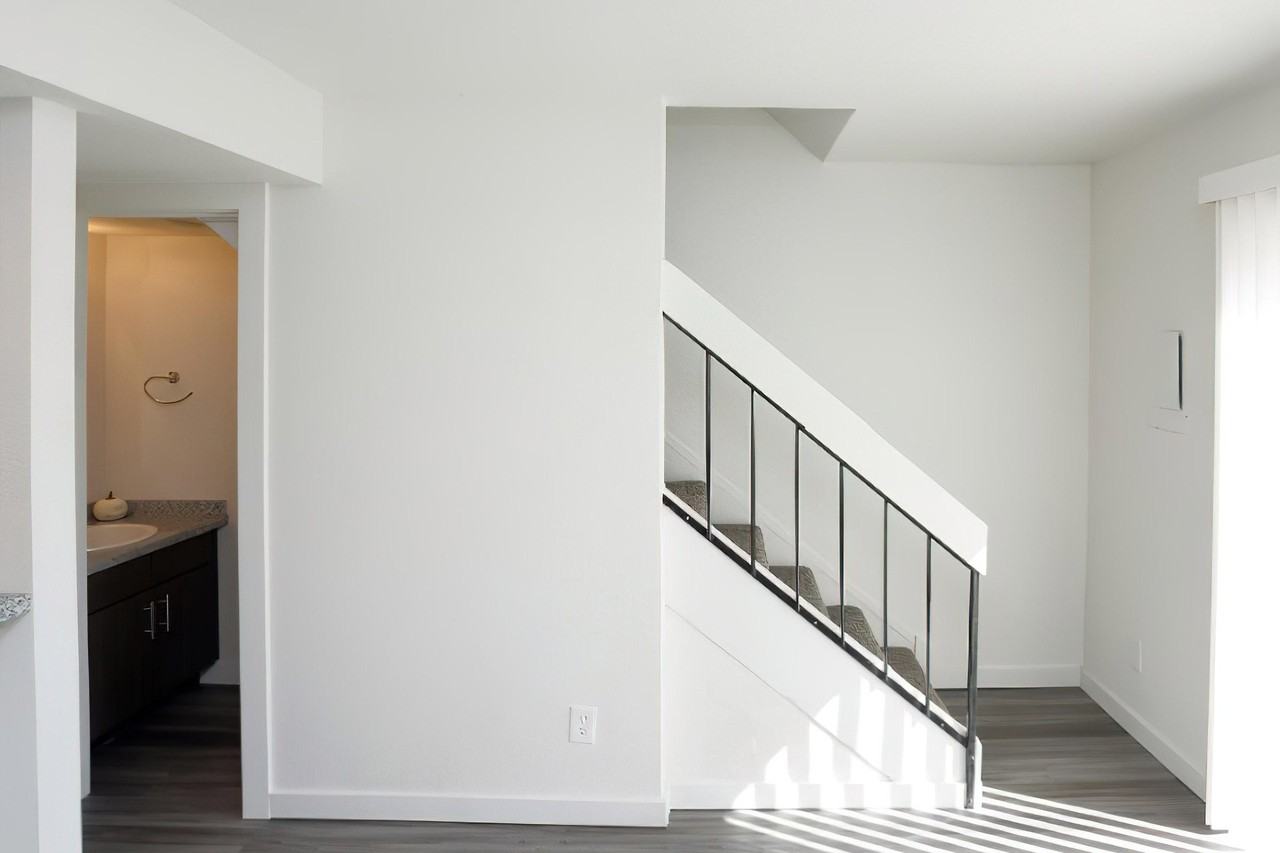 Waterfront Terrace - Photo 4 of 21