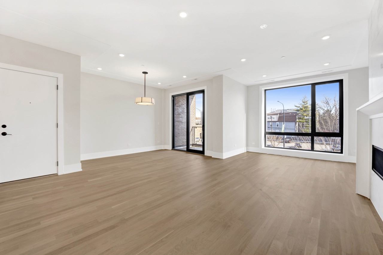 3352 N Ashland Ave #2S - Photo 2 of 11