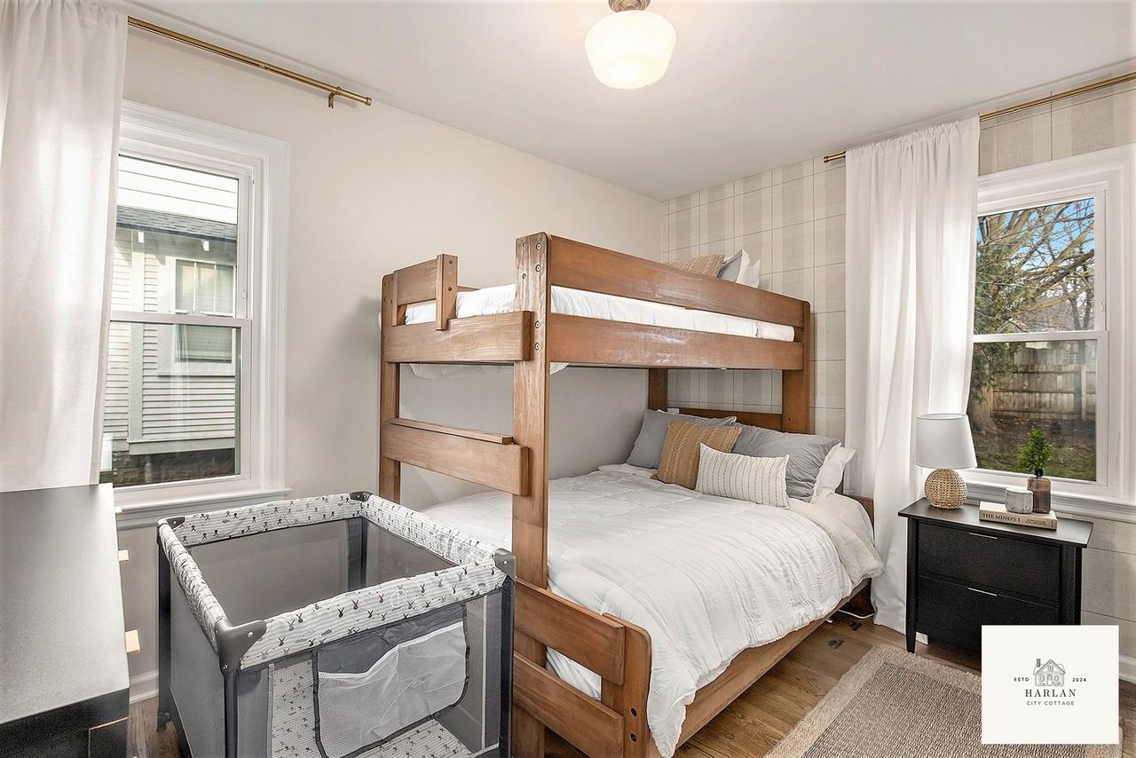 706 Harlan Ave Ne #NA - Photo 3 of 31