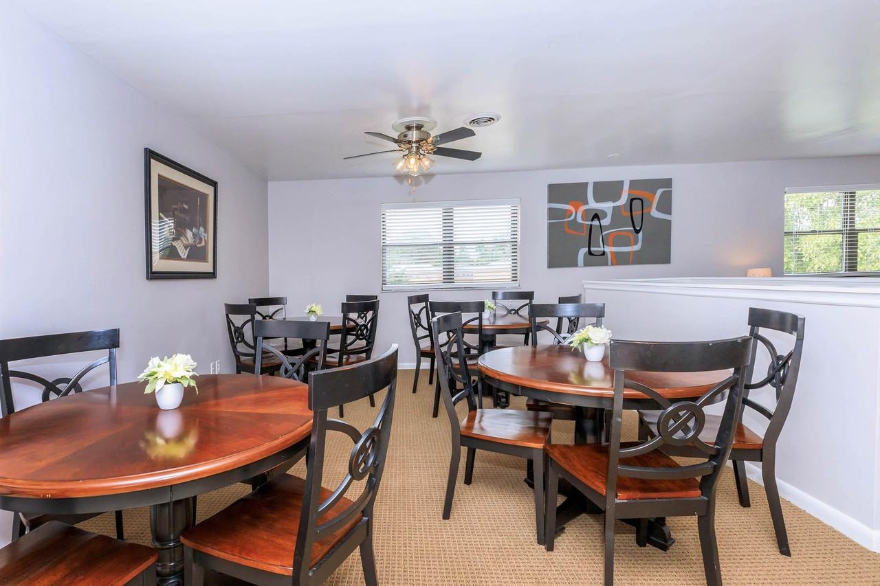 Regency Arms - Photo 6 of 51