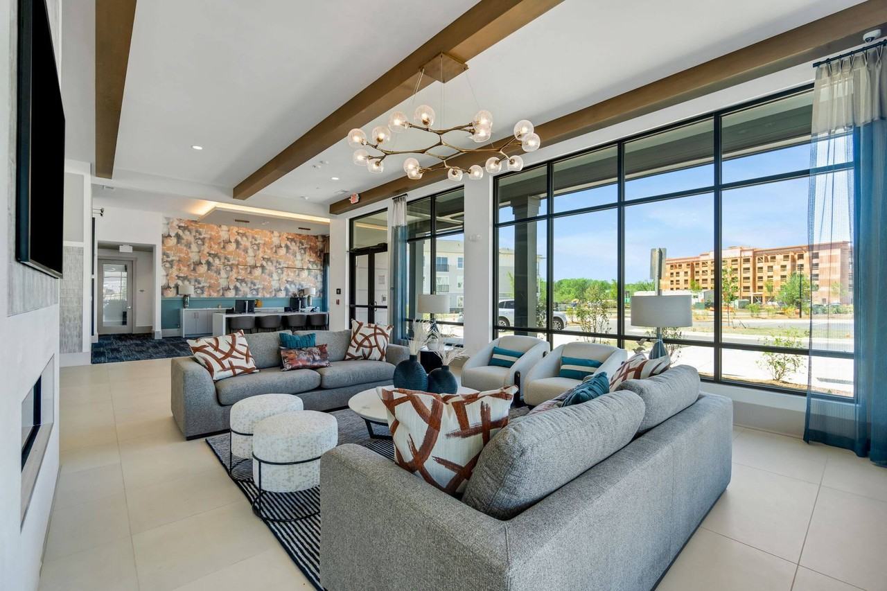 LakePointe - Photo 4 of 47