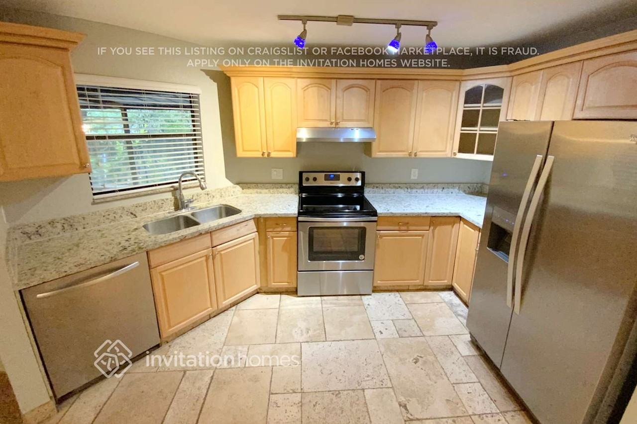 4536 Pinetree Dr - Photo 7 of 20