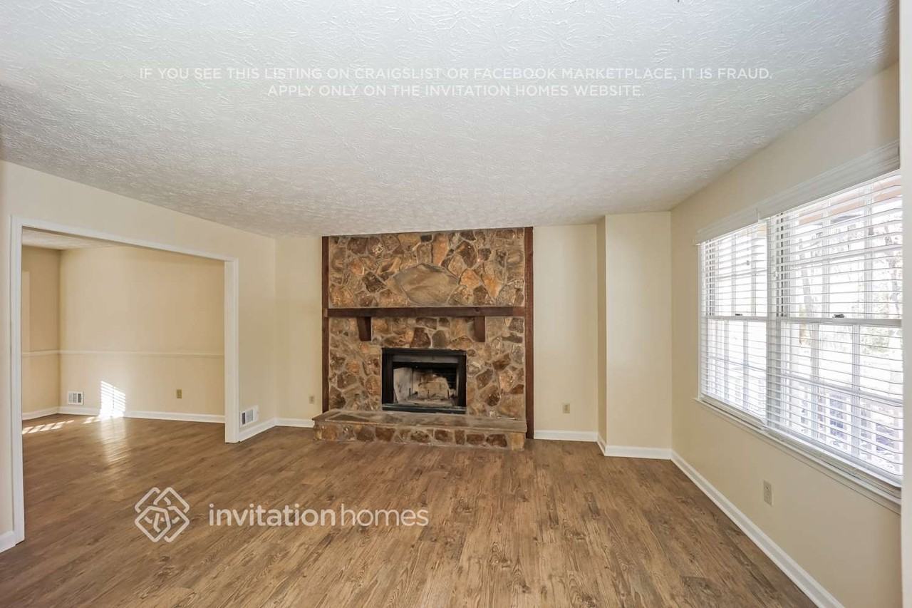 465 Benjamin Cir - Photo 3 of 8