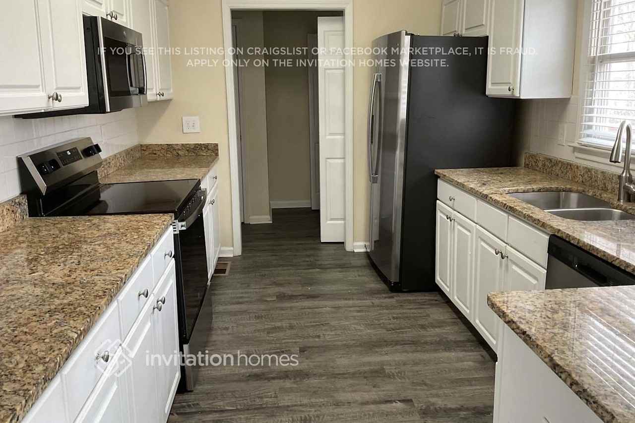 938 Leeds Castle Way - Photo 3 of 9