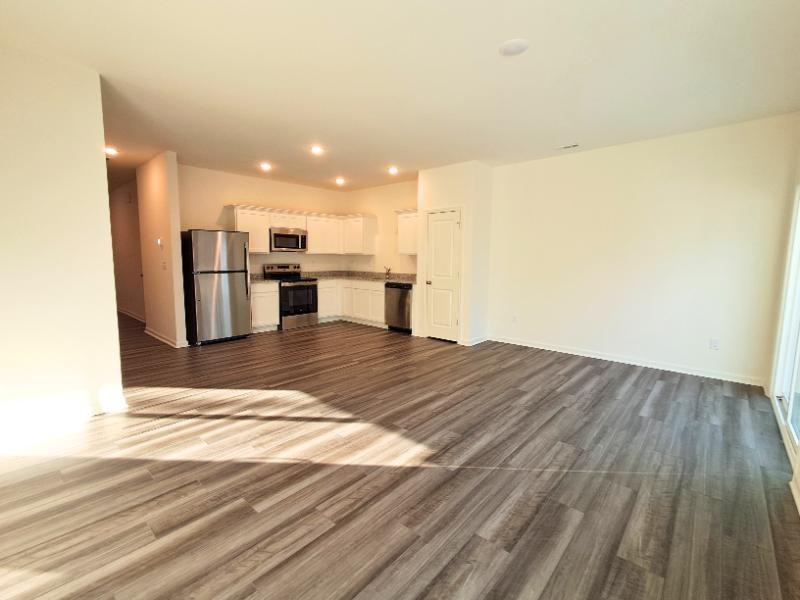 2102 Trailside Dr - Photo 2 of 14