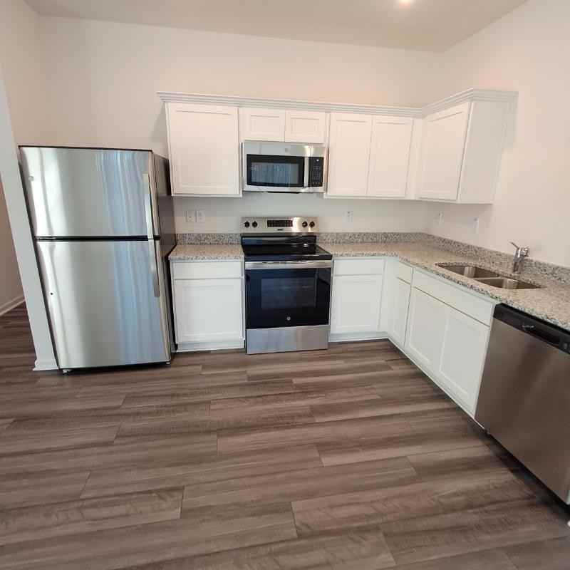 2102 Trailside Dr - Photo 3 of 14