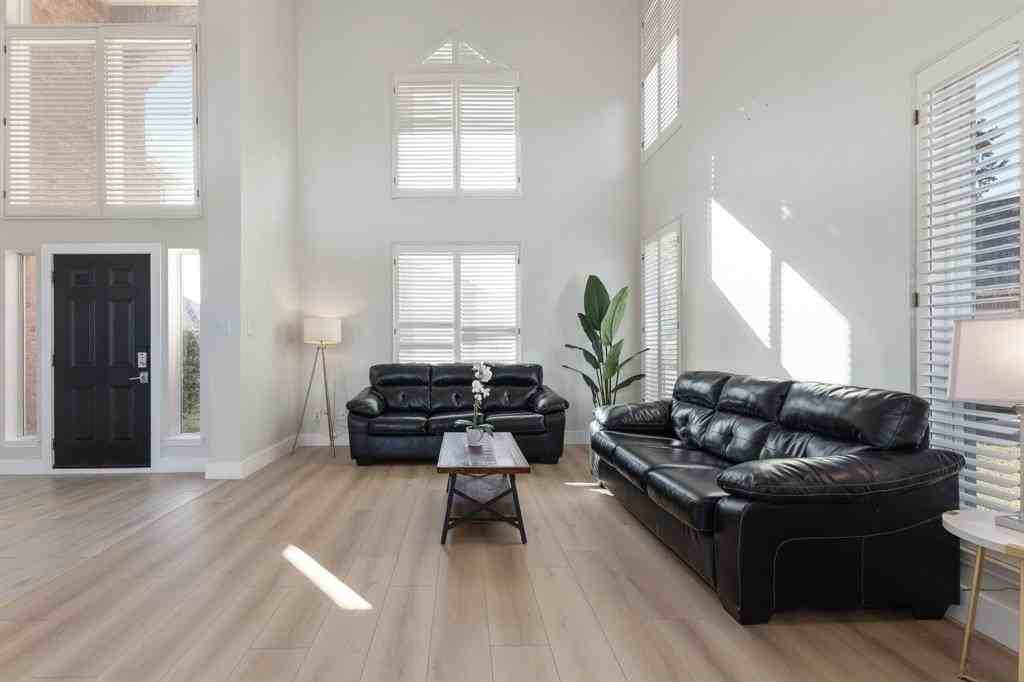 6218 Lincolnshire Ln - Photo 3 of 26