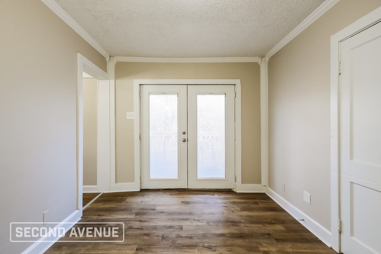 6813 Frankfort Ave - Photo 6 of 32