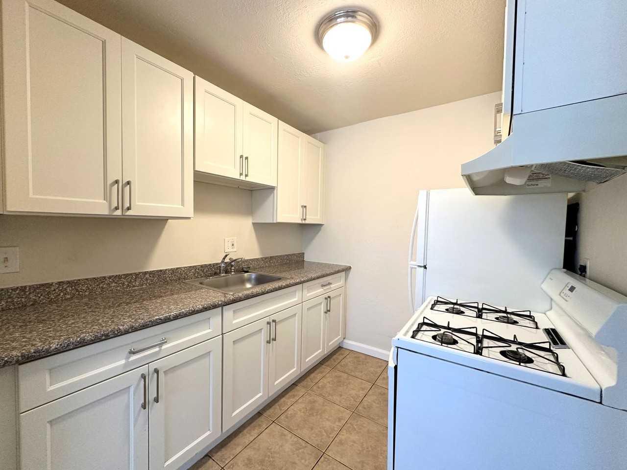 150 Gateway Court - Photo 7 of 26