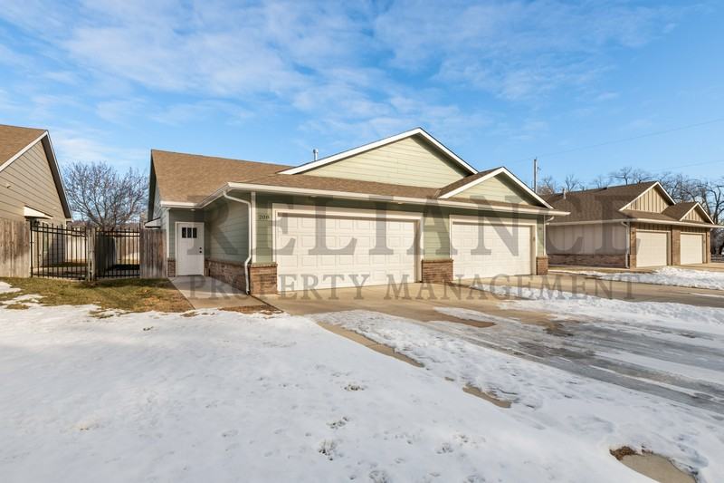 208 W May St - Photo 3 of 29