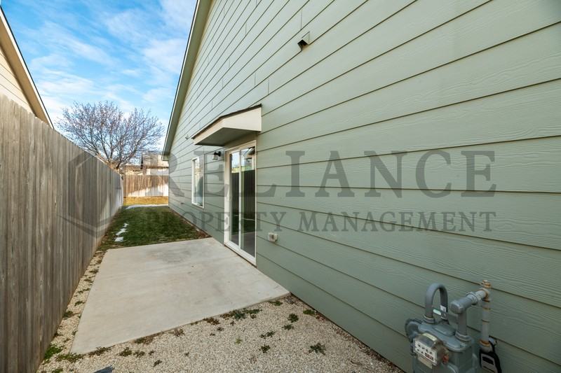 208 W May St - Photo 4 of 29