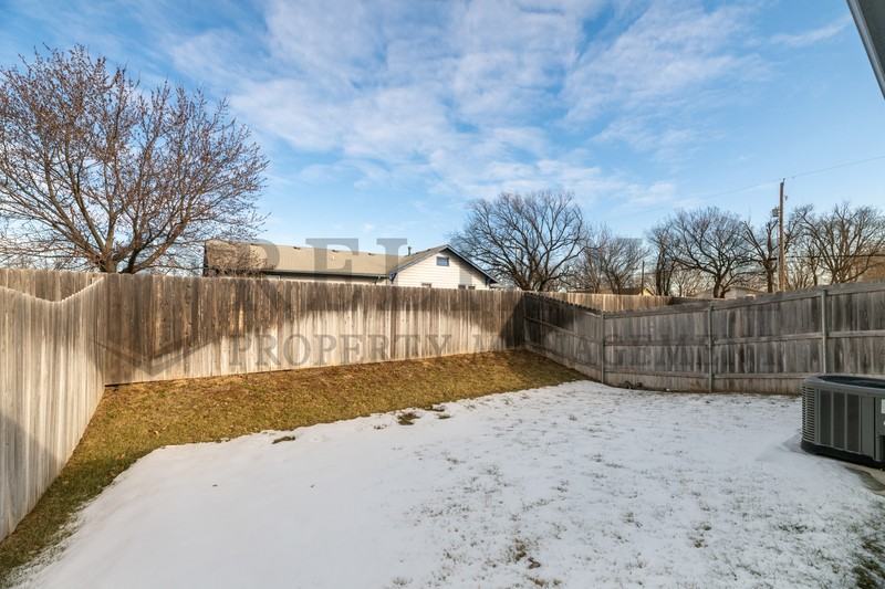 208 W May St - Photo 5 of 29