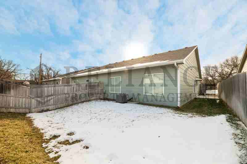 208 W May St - Photo 6 of 29