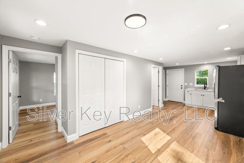 1117 Washington Ave - Photo 3 of 12