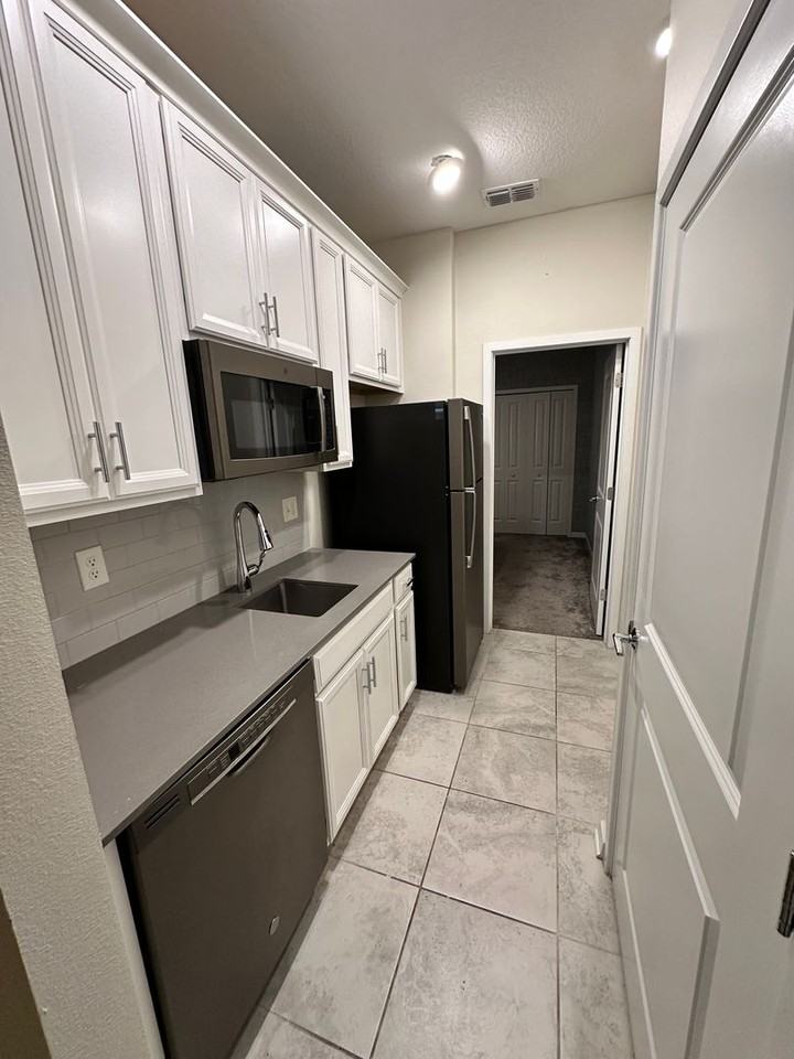 5306 Amersham Ln #B - Photo 4 of 11
