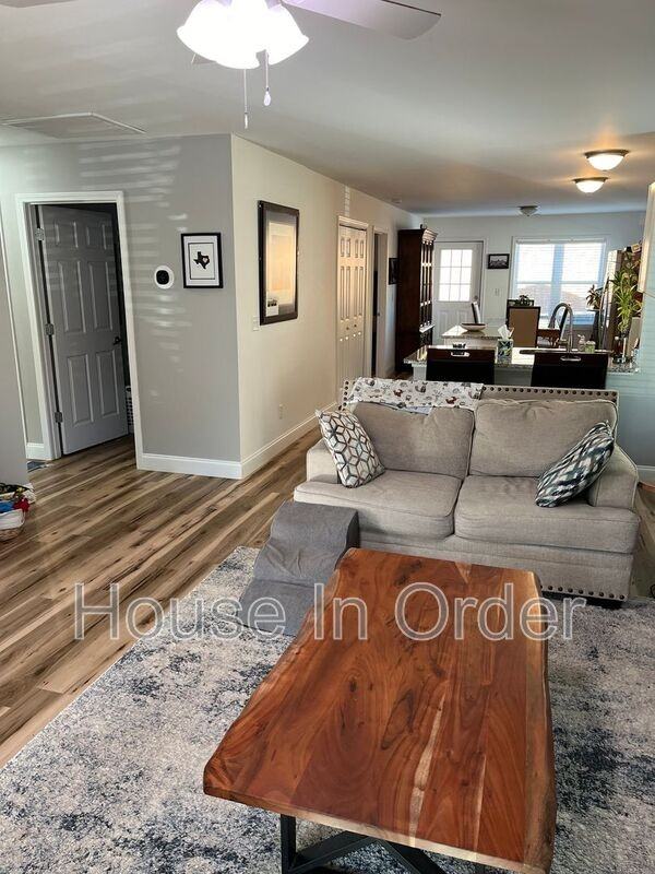 542 Quinn Hill Ln - Photo 2 of 11