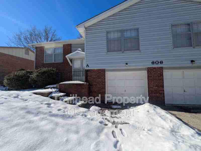 606 Ne Lynn St #A - Photo 3 of 18