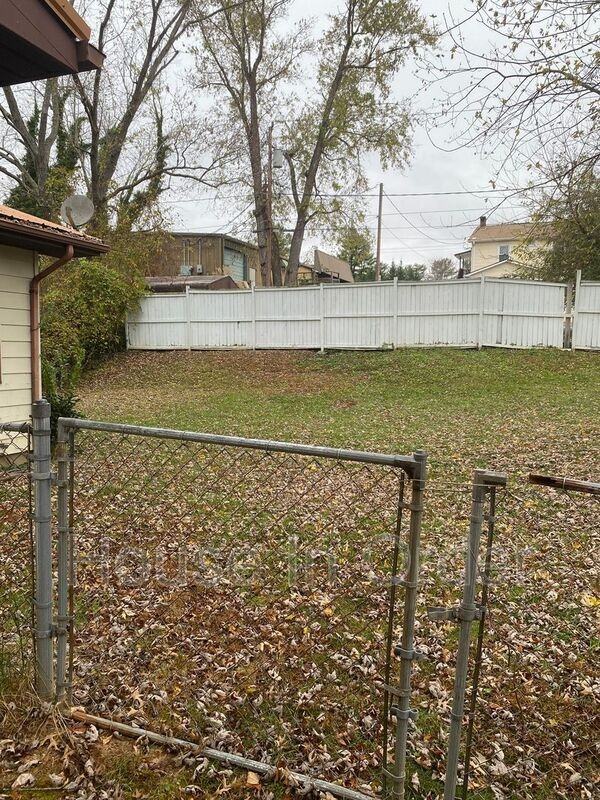 2008 Arlington Pl - Photo 3 of 15