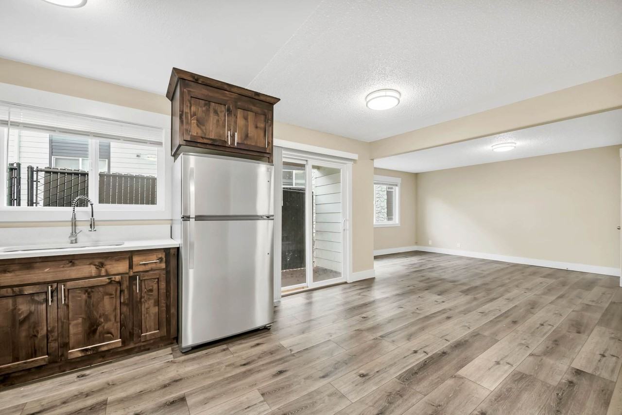 Cape Lee Apartments 2 & 3 Bedroom 1 Bathroom units - Photo 5 of 46