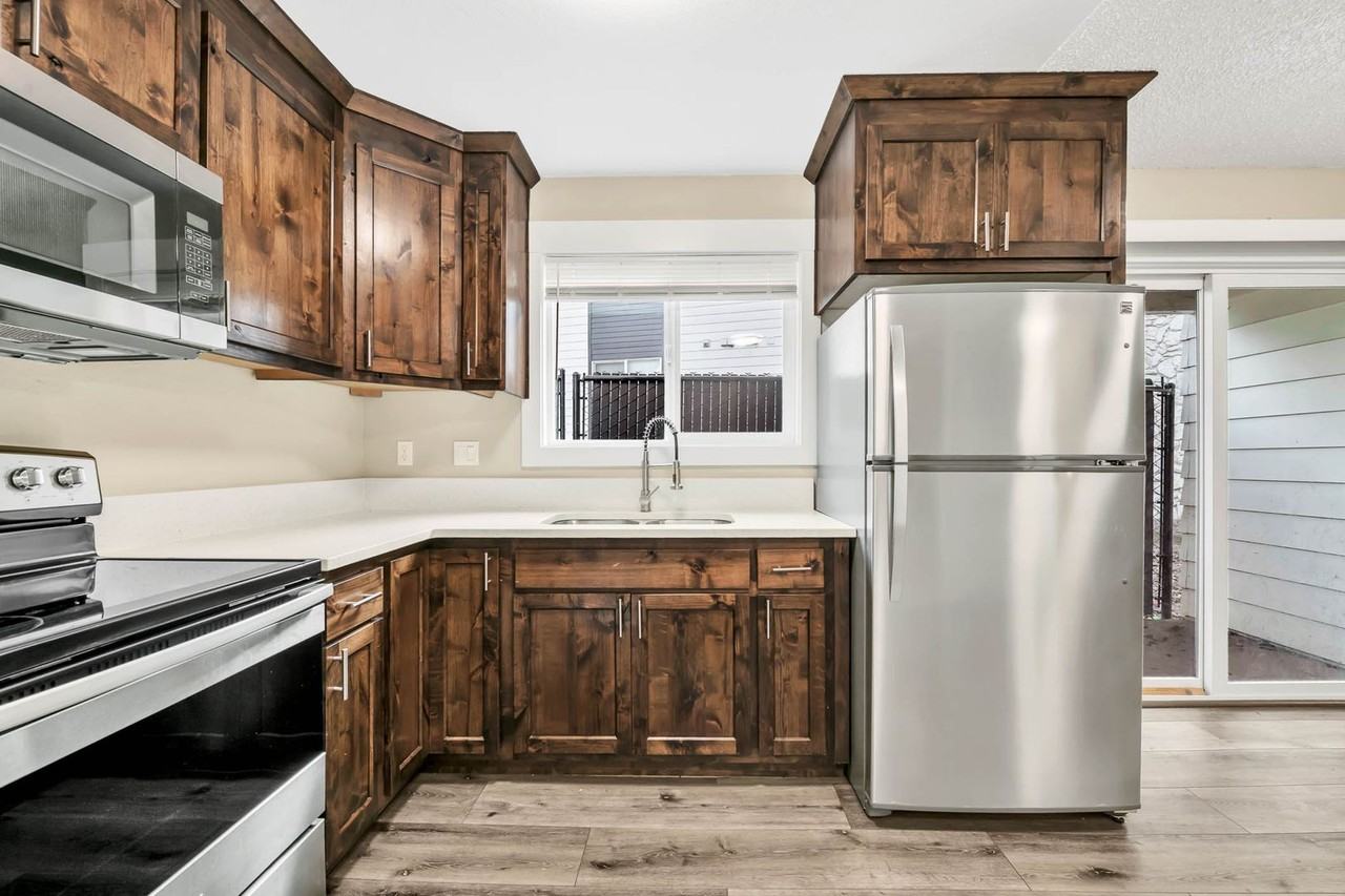 Cape Lee Apartments 2 & 3 Bedroom 1 Bathroom units - Photo 7 of 46