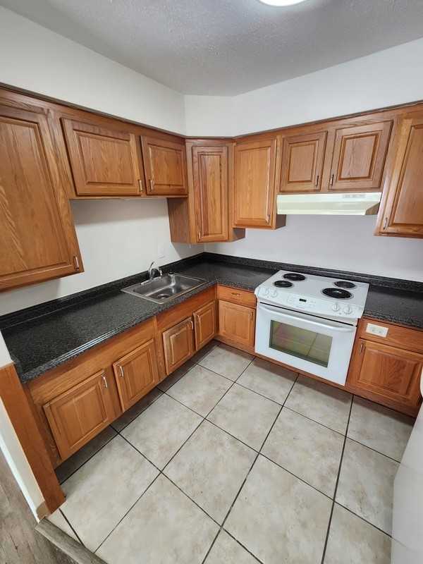 725 S 11th St - Photo 3 of 12