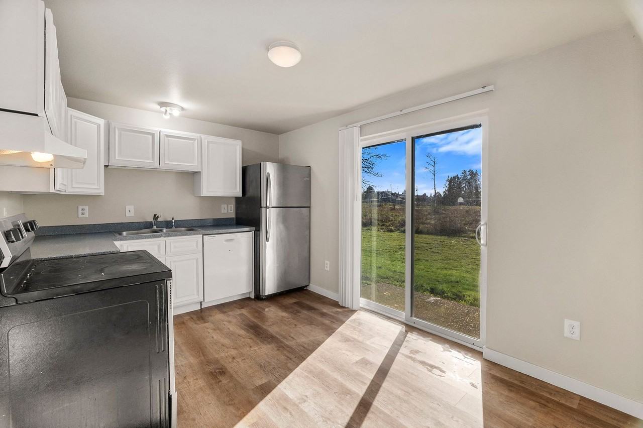 Montclair Apartments - Photo 4 of 19