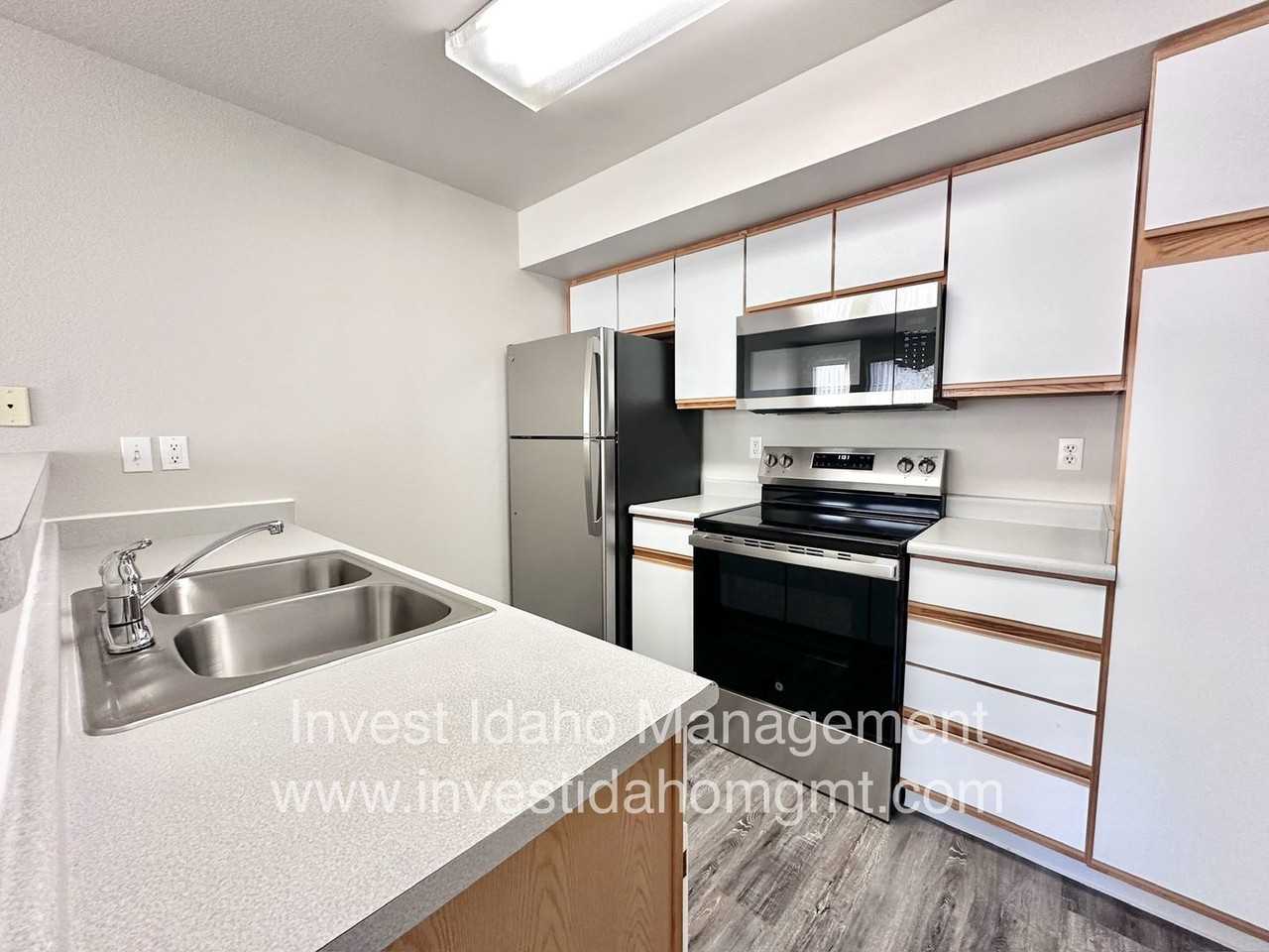 10787 W Halstead Ln #102 - Photo 4 of 39