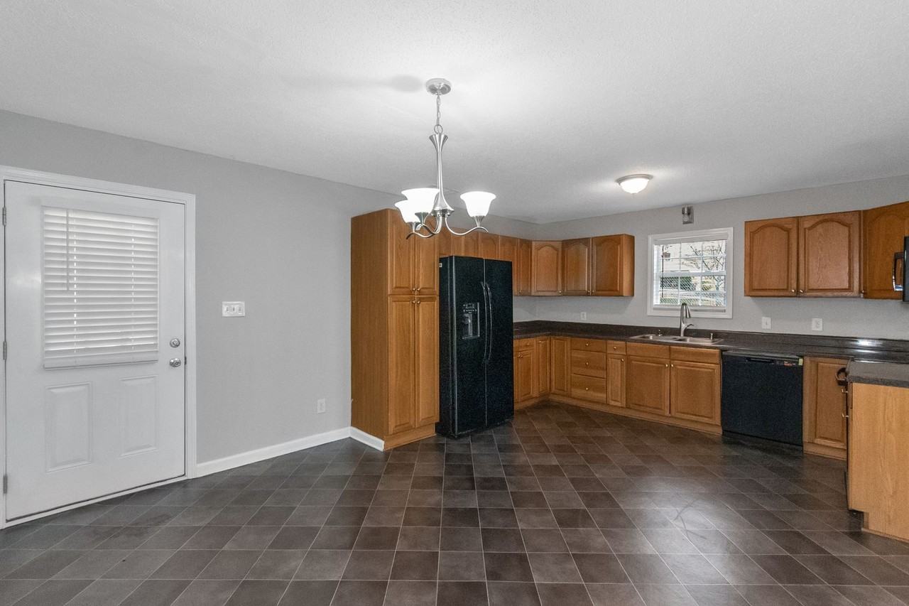 1340 Patterson Rd - Photo 5 of 15