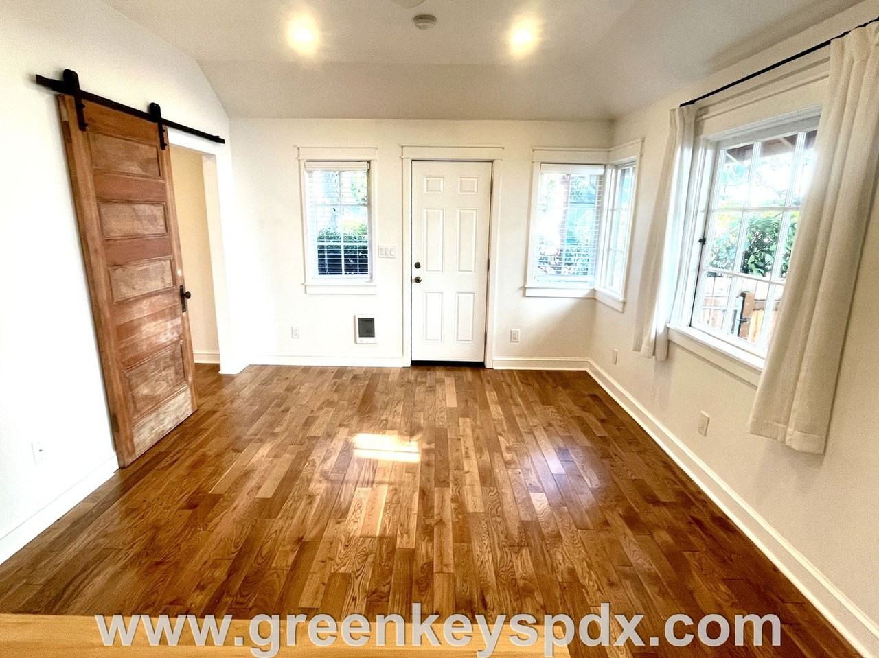 7318 N Vincent Ave - Photo 3 of 25