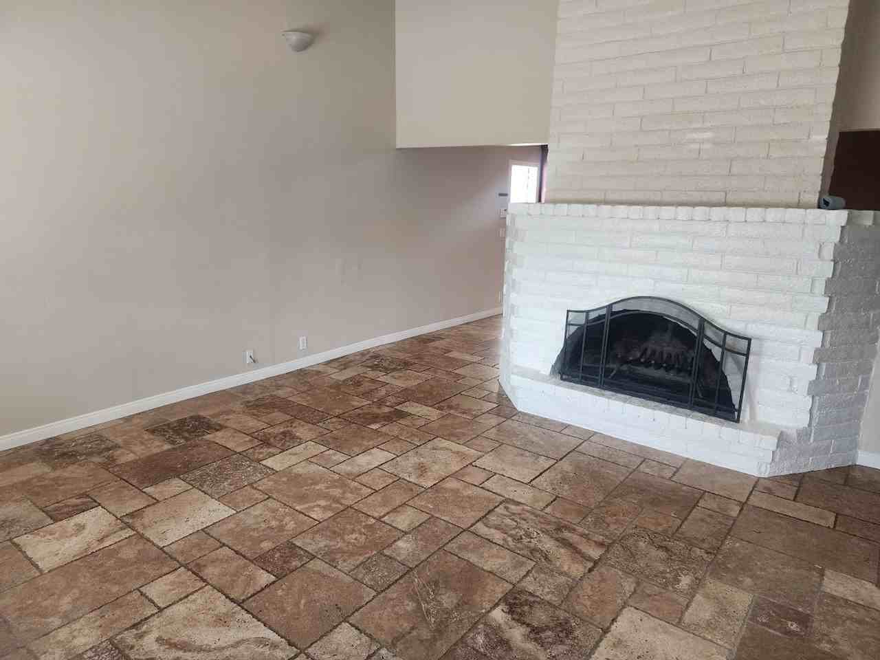 2968 Rainbow Valley Blvd - Photo 2 of 15