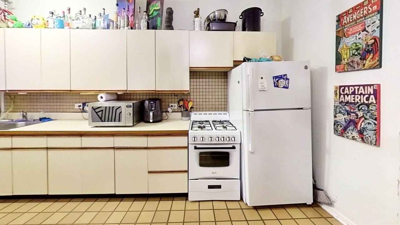 4651 N Malden St #2W - Photo 4 of 6