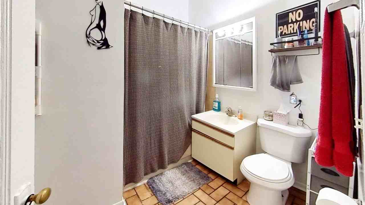4651 N Malden St #2W - Photo 5 of 6