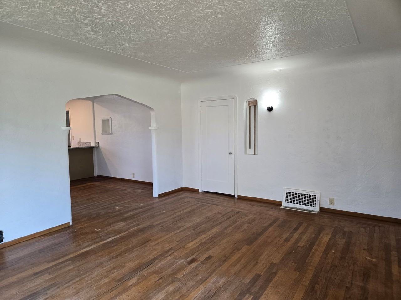 1201 E Marshall St - Photo 2 of 8