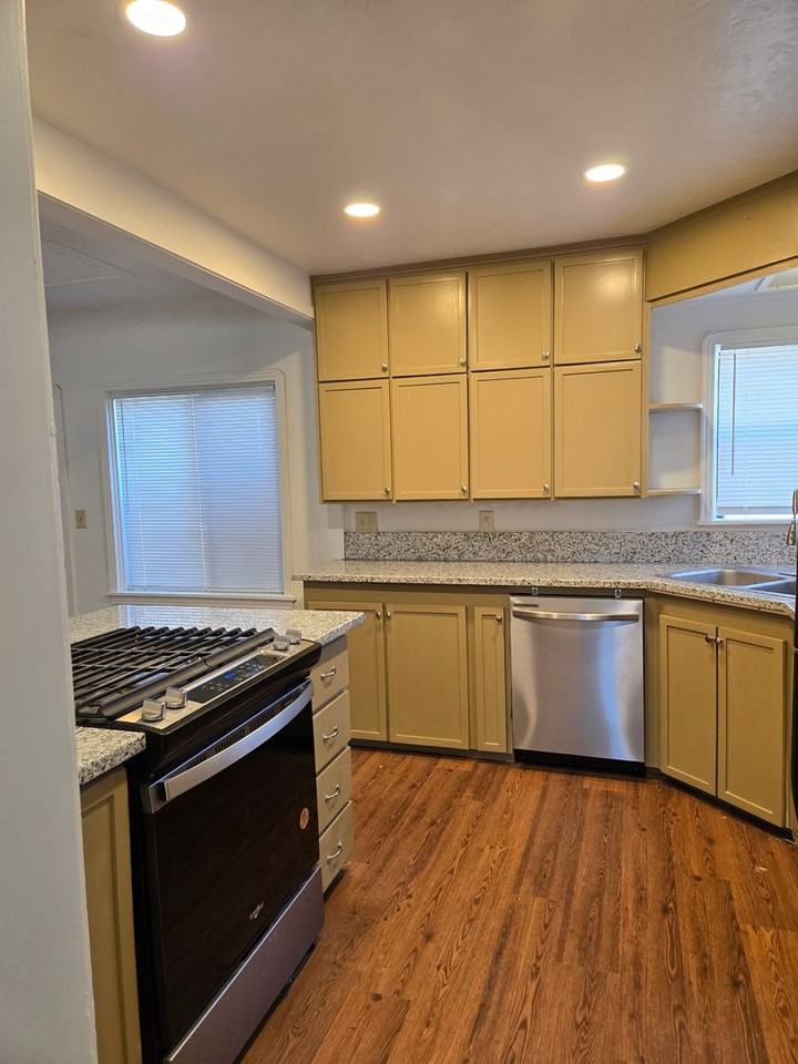 1201 E Marshall St - Photo 3 of 8