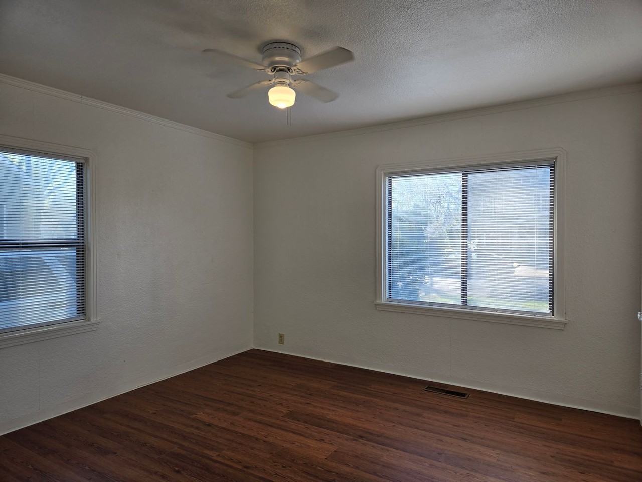 1201 E Marshall St - Photo 5 of 8