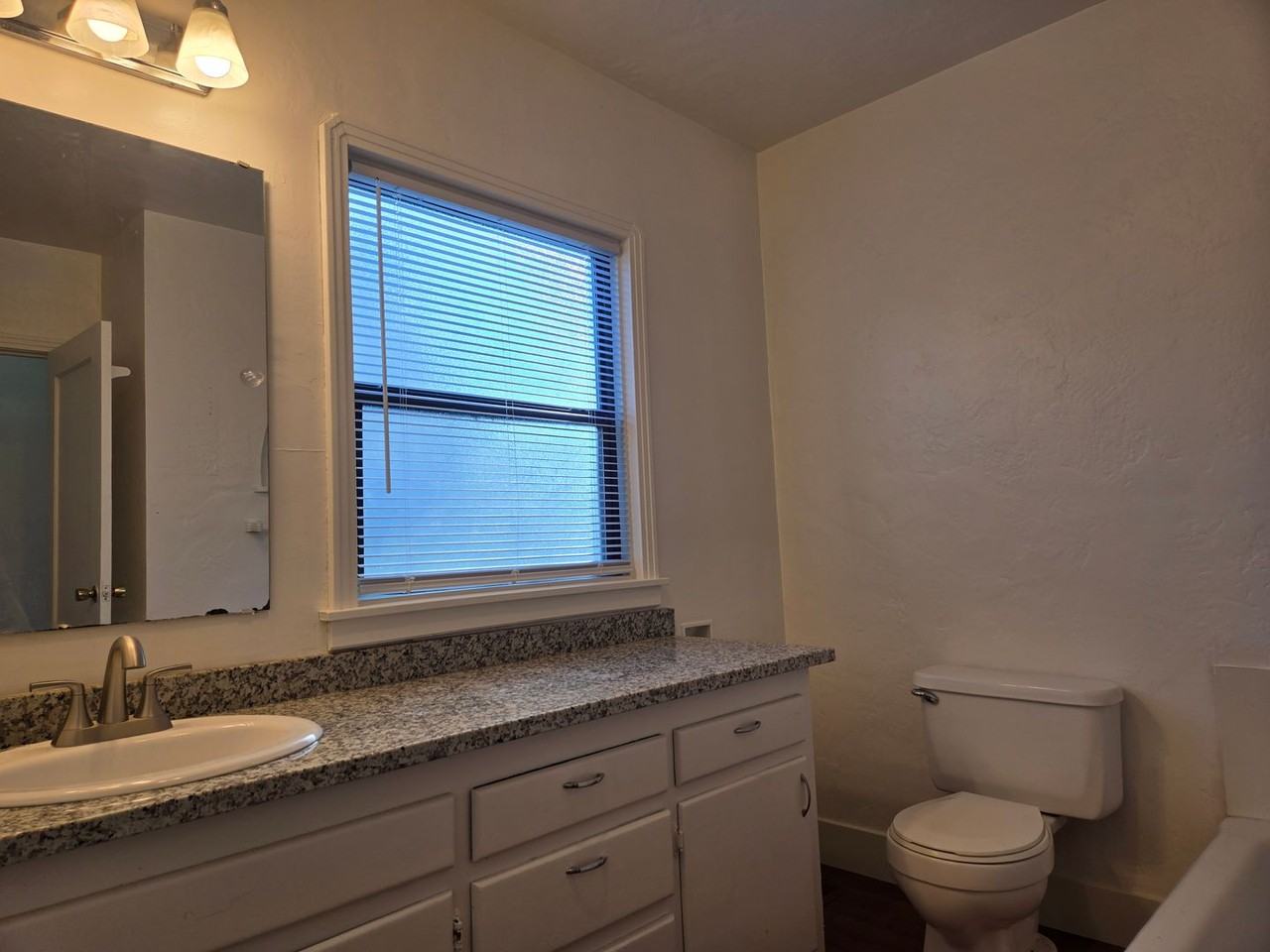 1201 E Marshall St - Photo 6 of 8