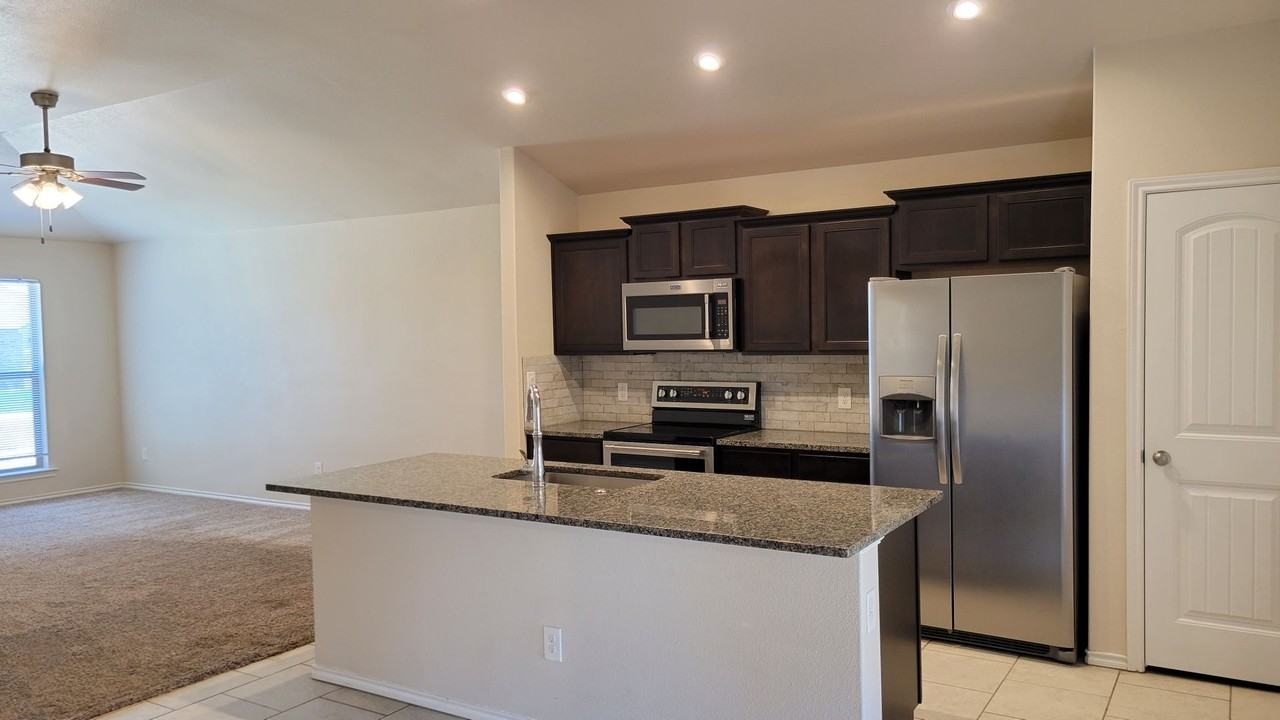 14008 Vernon Avenue - Photo 7 of 21