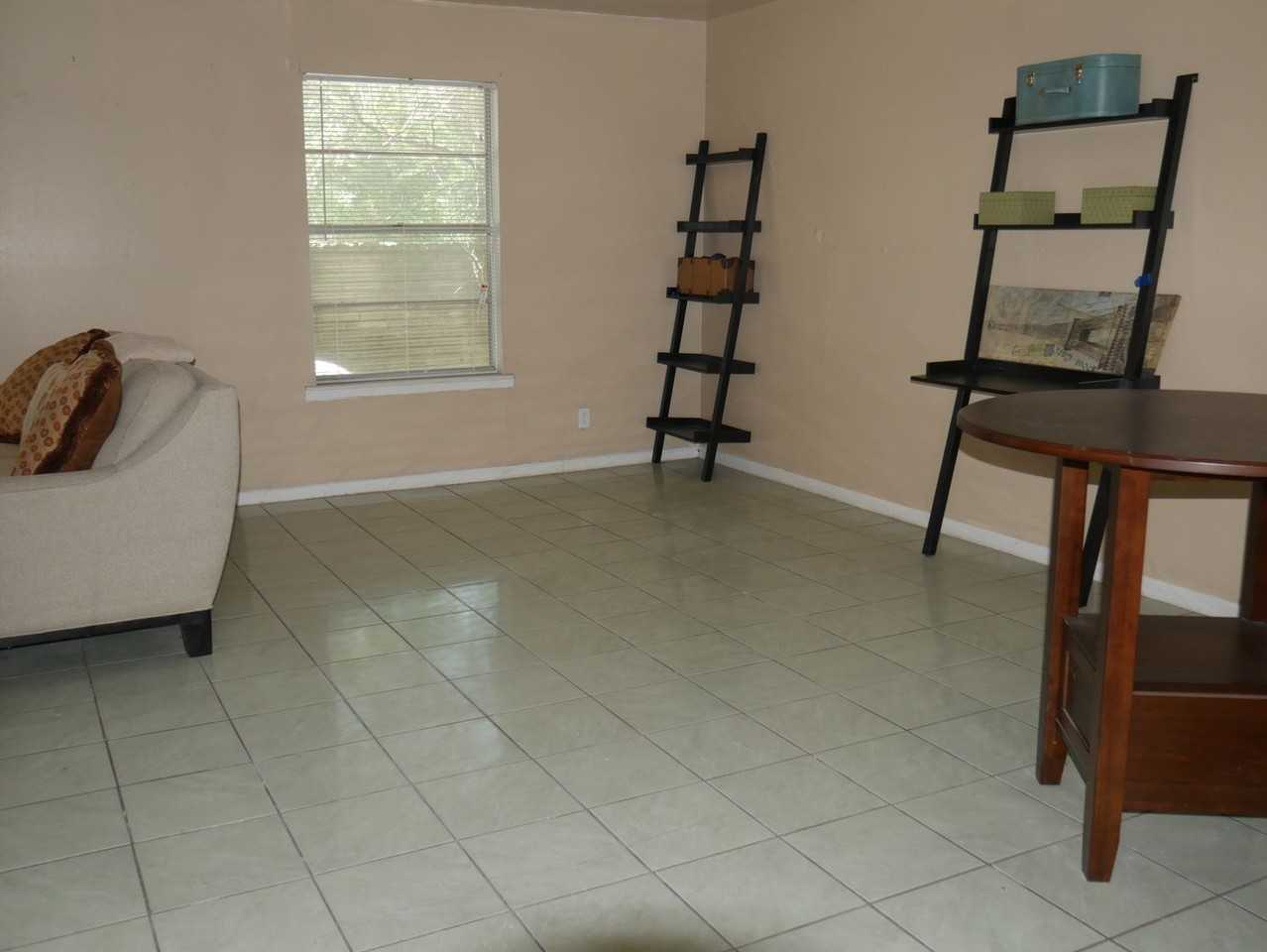 315 Babcock Rd - Photo 3 of 12